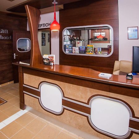 Biplan Hotel Daugavpils Exteriör bild