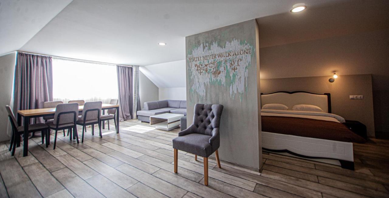 Biplan Hotel Daugavpils Exteriör bild