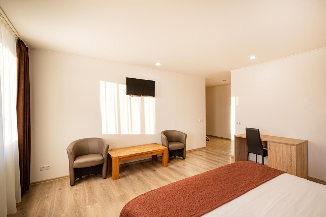 Biplan Hotel Daugavpils Exteriör bild